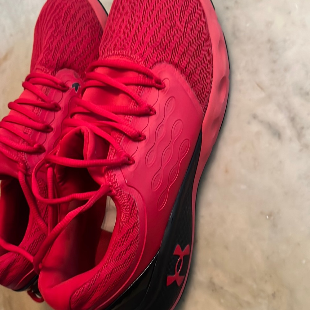 Mens UA size 11